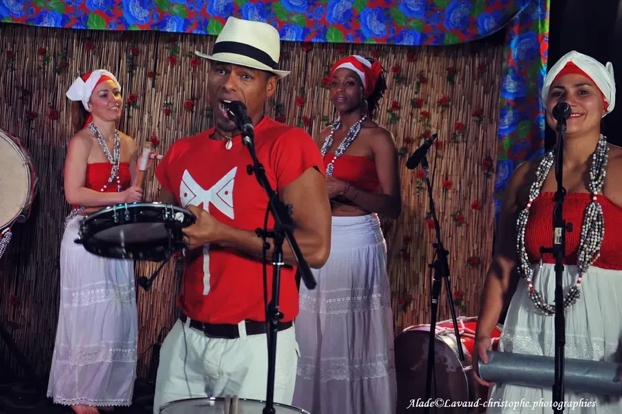 Le groupe Aladê en concert